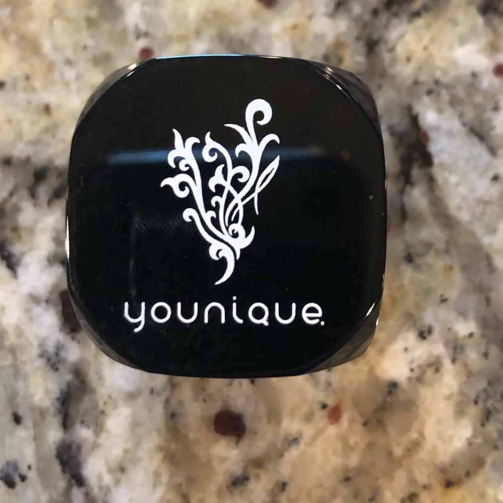 Loose eyeshadow